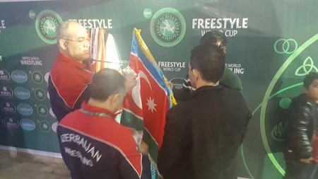 İranda keçirilən sərbəst güləş üzrə Dünya Kubokunda Azərbaycan bayrağına hörmətsizlik edilib - FOTO
