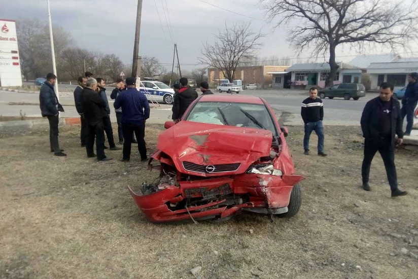 В Огузе столкнулись два автомобиля, есть раненые - ФОТО