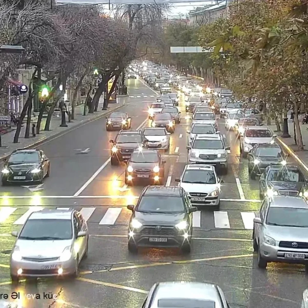 Bakının bir sıra küçə və prospektlərində tıxac yaranıb - SİYAHI