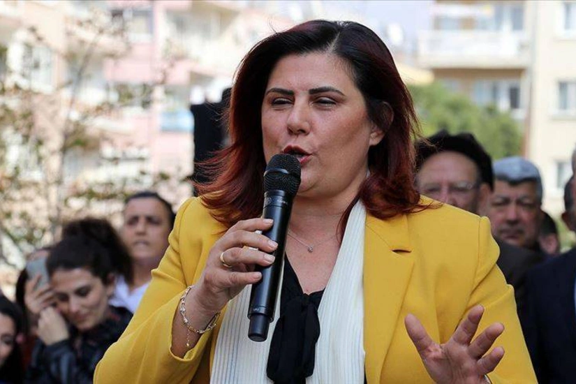 Türkiyədə CHP-dən istefa verən Böyükşəhər Bələdiyyə sədri AK Partiyaya keçib - YENİLƏNİB