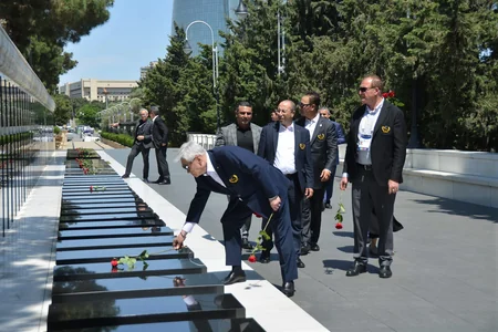 Dünya çempionatının nümayəndə heyəti Fəxri xiyabanı və Şəhidlər xiyabanını ziyarət edib