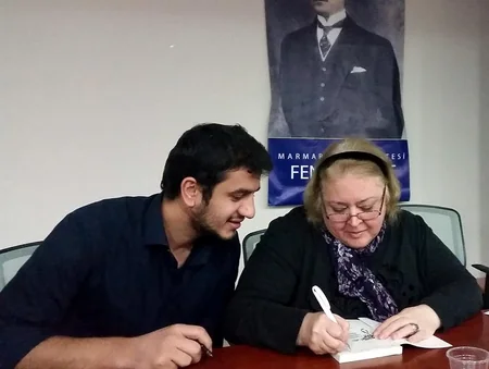 Azərbaycanlı yazıçı Türkiyədə tələbələrlə görüşüb