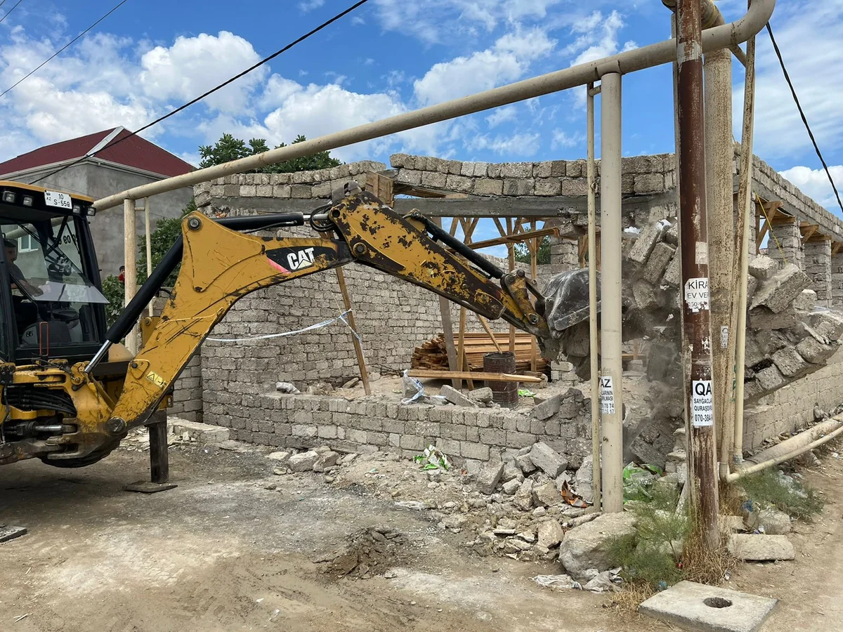 Bakıda qanunsuz tikilən obyektlər sökülüb