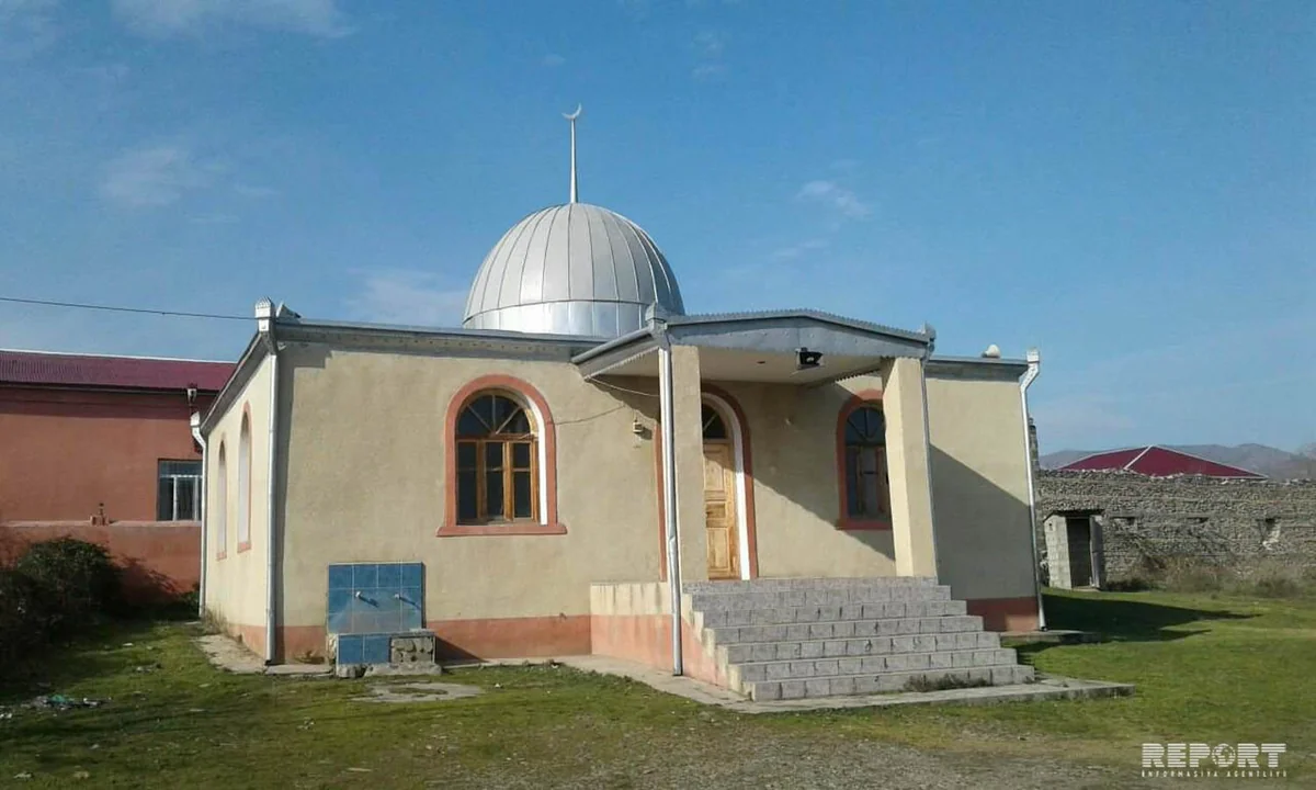 Gürcüstanda azərbaycanlıların yaşadığı kəndin məscidinə görə iki dövlət qurumu məhkəməyə verilib - FOTO