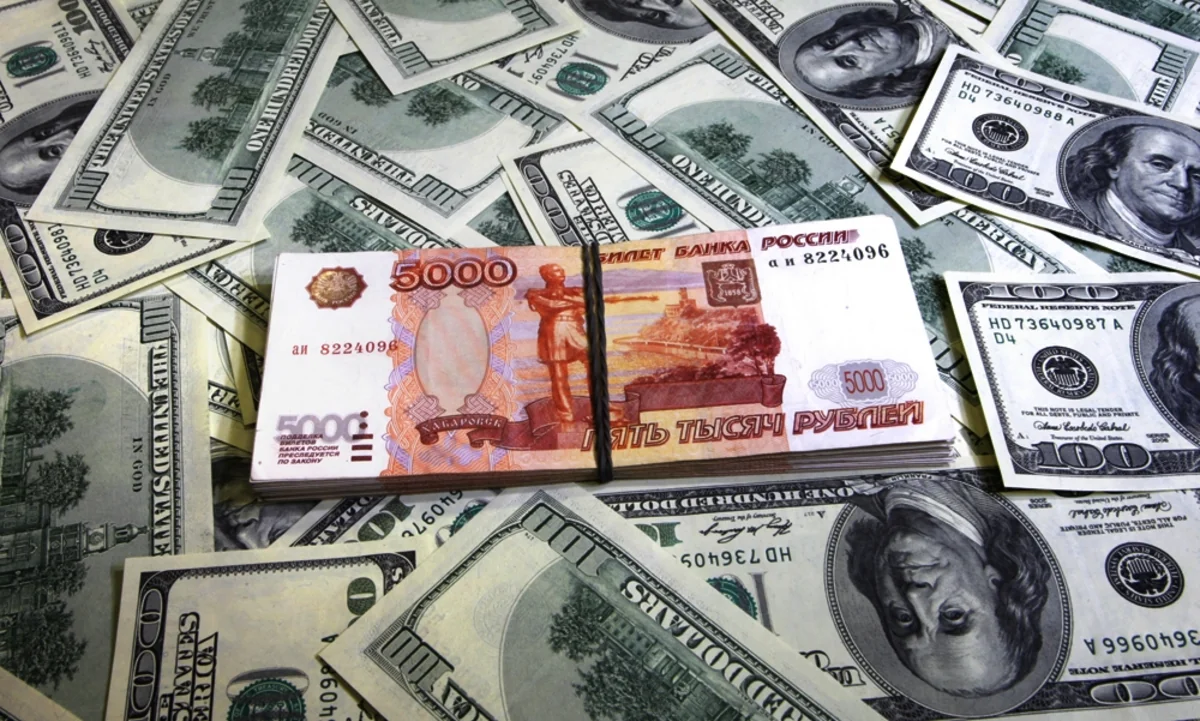 Proqnoz: Gələn il dollar və rubl bahalaşacaq