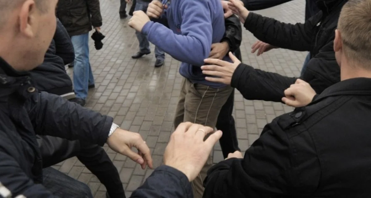 Armenians apologize to Azerbaijanis after mass brawl