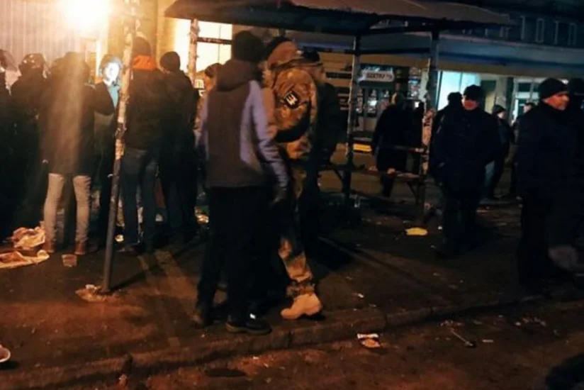 Bakıda metrodan çıxan kişi özünü bıçaqlayıb