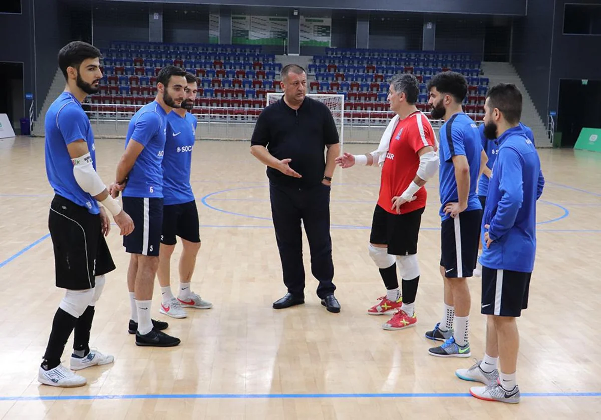 Zaur Axundov milli komandanın futzalçıları ilə görüşüb