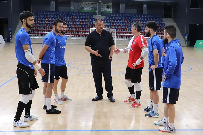 Zaur Axundov milli komandanın futzalçıları ilə görüşüb
