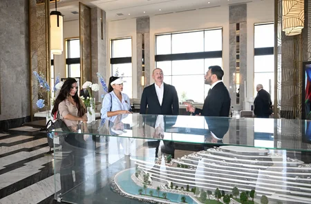 Prezident və Birinci xanım “Sea Breeze”də LANDAU Məktəbinin və “The Grand” apart hotelinin açılışında iştirak ediblər - YENİLƏNİB