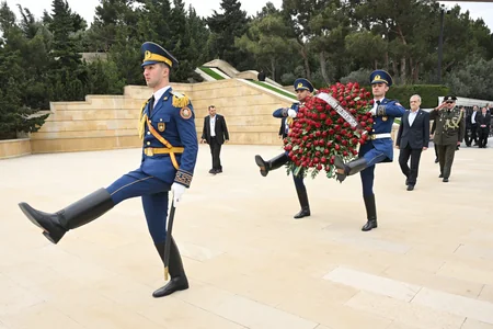 Iranian President Masoud Pezeshkian pays tribute to Azerbaijani martyrs in Baku