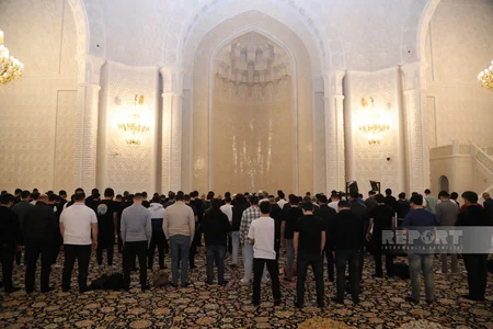 Bakıda Qədr gecəsi keçirilir – FOTOREPORTAJ