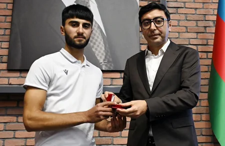 Fərid Qayıbov beynəlxalq yarışlarda uğurlu çıxış etmiş idmançılarla görüşüb