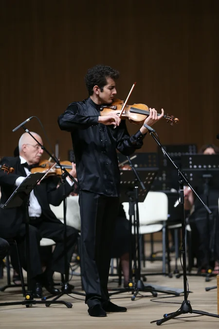 ​Heydər Əliyev Mərkəzində Elvin Qəniyevin iştirakı ilə klassik musiqi gecəsi keçirilib