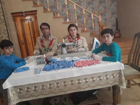 Kənd müəllimləri evdə maska tikərək pulsuz paylayır