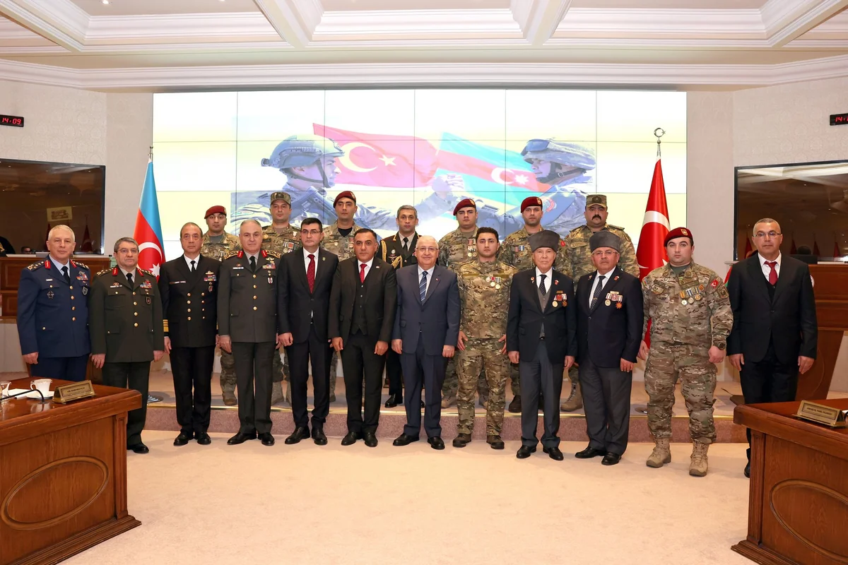 Turkish defense minister meets war veterans from Azerbaijan