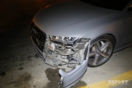 Hüseyn Cavid prospekti ilə əks istiqamətdə gedən maşın qəza törədib - FOTO