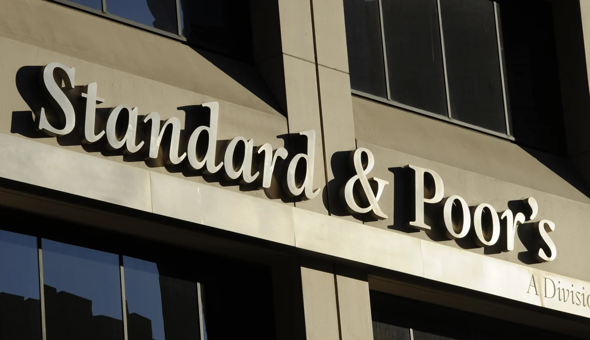 Standard & Poor’s понизило высший кредитный рейтинг Великобритании