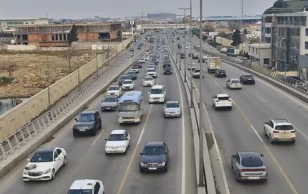 Bakının bir sıra yollarında tıxac yaranıb