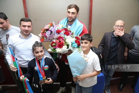 Dünya çempionu olan Azərbaycan cüdoçusu Vətənə qayıdıb
