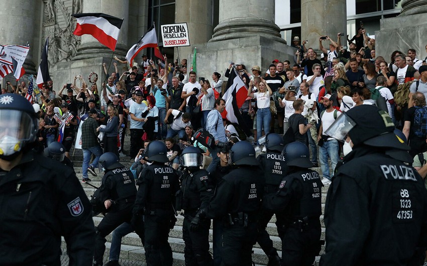 Berlində 300-dən çox aksiya iştirakçısı tutulub