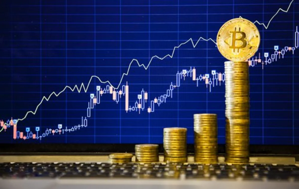Bitcoin 18 min dollar həddini ötərək rekordu yeniləyib