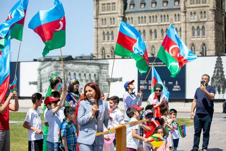 Kanada parlamenti qarşısında Azərbaycan bayrağı qaldırılıb