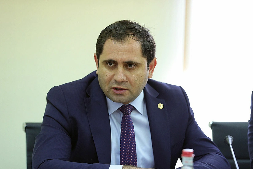 Defense minister replaced in Armenia