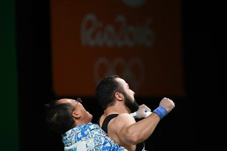 ​Azərbaycanlı ağırlıqqaldıran dünya rekordu vuraraq Olimpiya çempionu olub