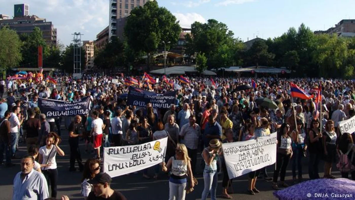 ​В Ереване протестуют против повышения тарифов энергокомпанией из РФ