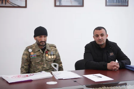 Anar Quliyev Göyçayda vətəndaşları qəbul edib
