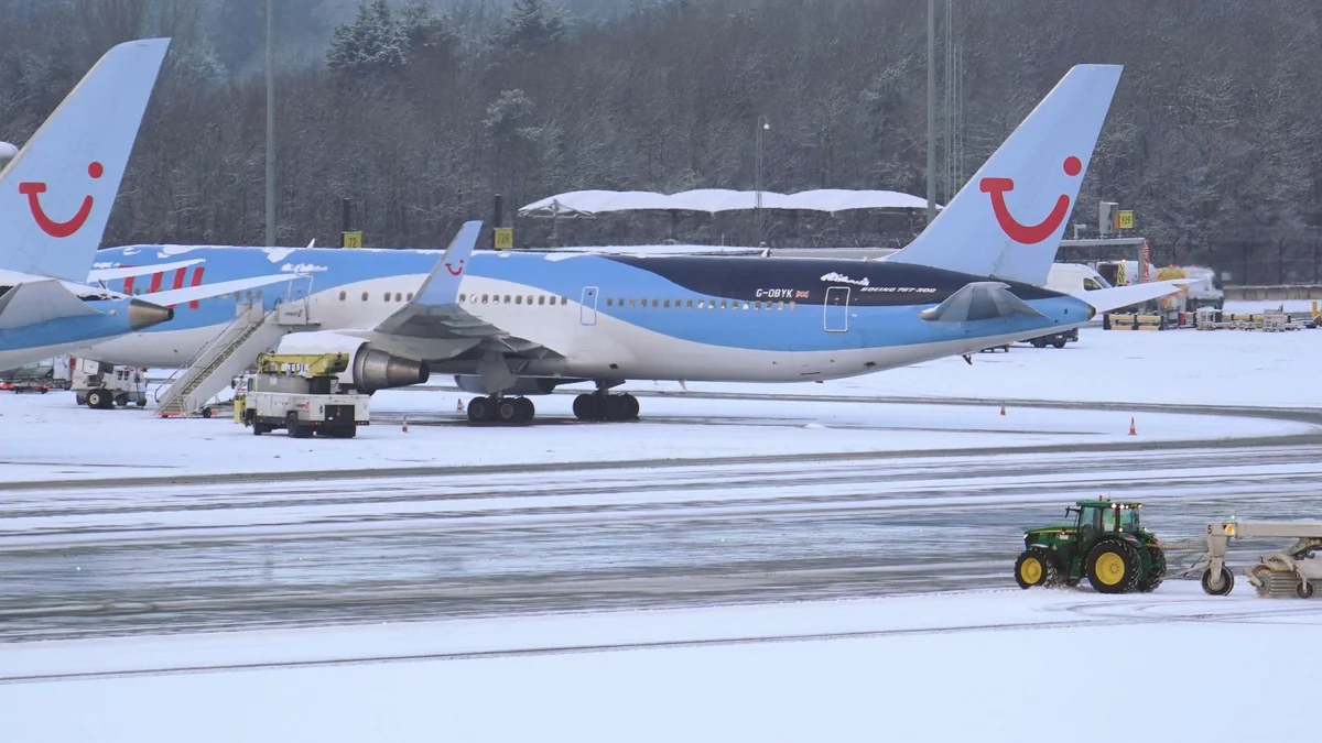 Manchester Airport runways shut down amid heavy snowfall