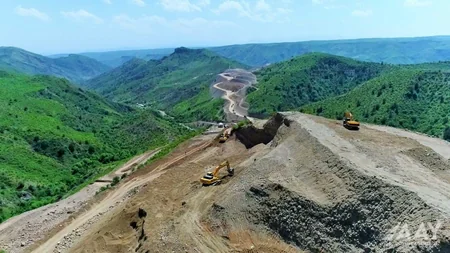 Laçın şəhərindən yan keçən yeni avtomobil yolunun asfaltlanmasına başlanılıb