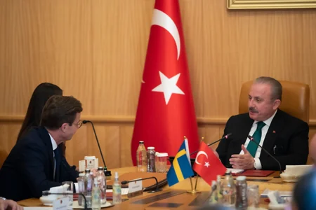 Turkish parliament speaker meets with Swedish prime minister