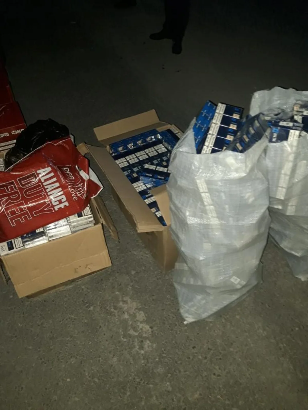 DSX: Alkoqol və tütün məhsullarının qaçaqmal şəklində ölkədən çıxarılmasının qarşısı alınıb