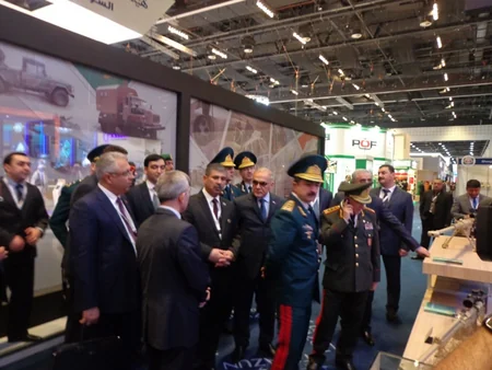 ​Azərbaycan nümayəndə heyəti IDEX sərgisindəki milli stendlə tanış olub