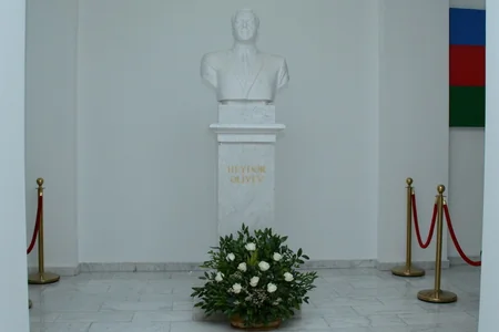 Aprel döyüşlərinin Zəfər bayraqlarına düzlən! şüarı  ilə vətənpərvərlik tədbiri keçirilib - VİDEO - FOTO