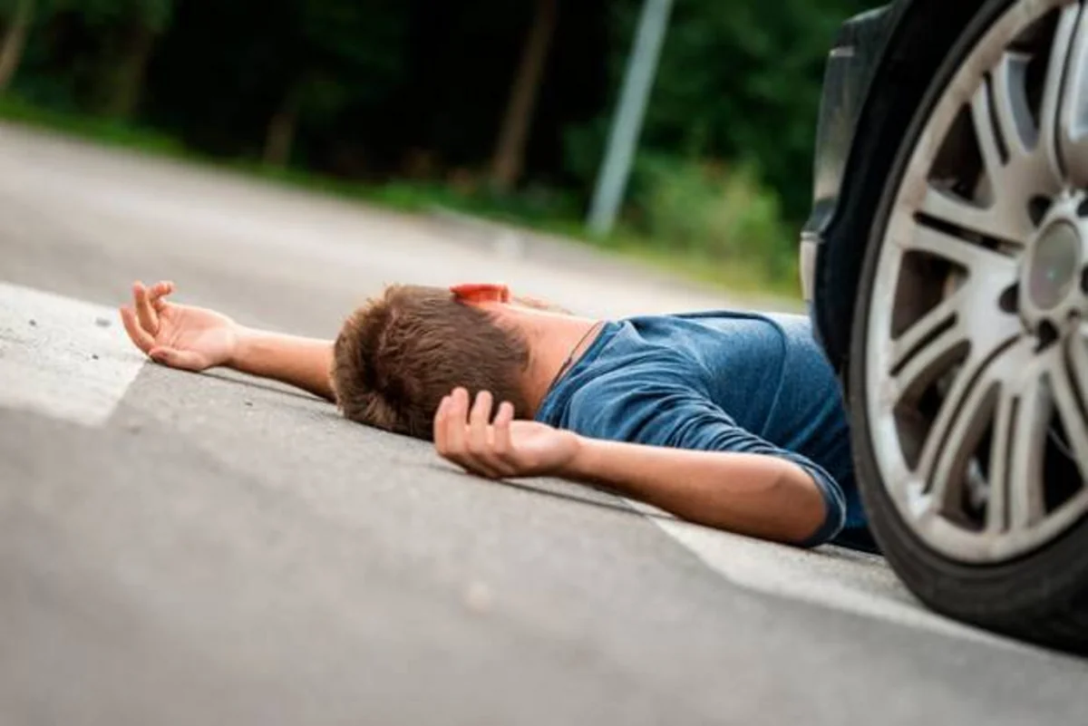 В Сальяне 18-летнего подростка сбил автомобиль