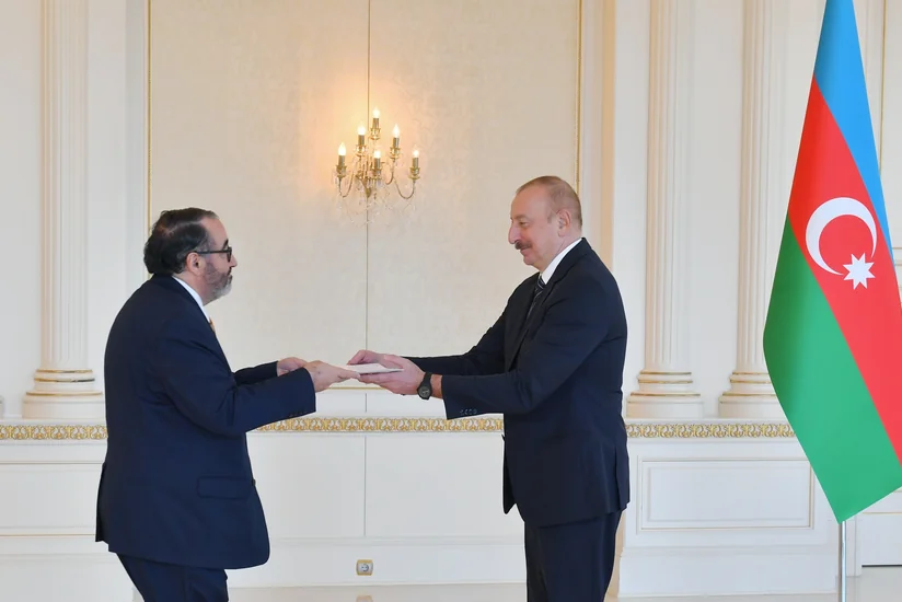 Perunun yeni səfiri etimadnaməsini Azərbaycan Prezidentinə təqdim edib - YENİLƏNİB