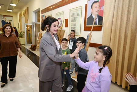 Mehriban Əliyeva Bakıdakı 1 saylı körpələr evində və 1 saylı uşaq evi sosial xidmət müəssisəsində olub