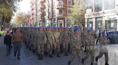 Gəncədə Zəfər Günü münasibətilə hərbçilərin yürüşü keçirilir