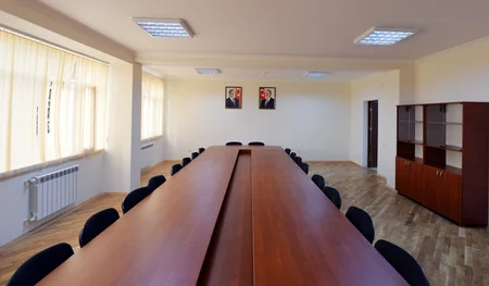 Azərbaycan Prezidenti Bakı Peşə Liseyində həyata keçirilən təmir işlərindən sonrakı vəziyyətlə tanış olub