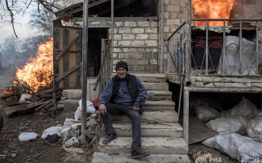 Ermənilər Laçını da evləri yandıraraq tərk edirlər