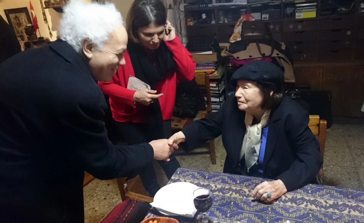 İstanbulda tanınmış maarifçi Əlibəy Hüseynzadənin qızının fərdi sərgisi açılıb