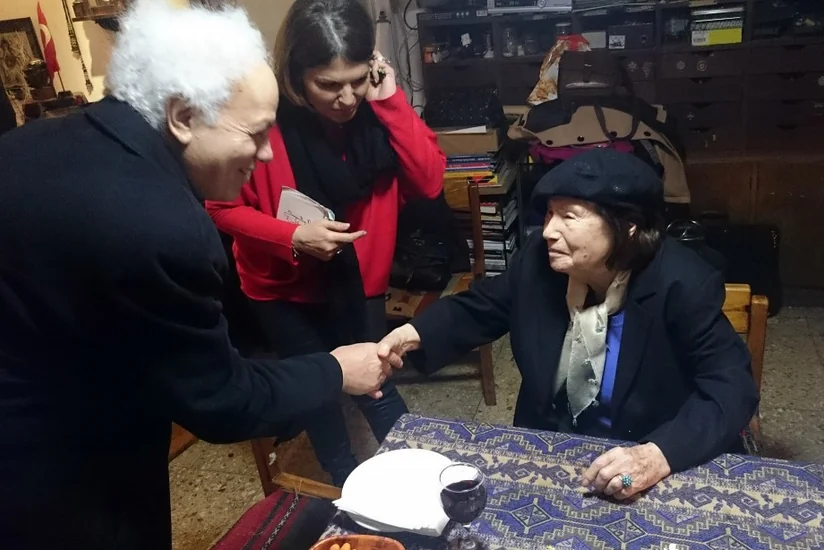 İstanbulda tanınmış maarifçi Əlibəy Hüseynzadənin qızının fərdi sərgisi açılıb