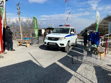 Vehicles of Russian peacekeepers move freely on Khankandi-Lachin road