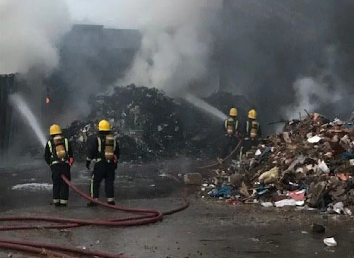 London anbarlarından birində güclü yanğın baş verib