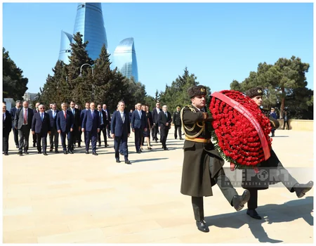 Türkiyənin Müdafiə Sənayesi Komitəsinin sədri Şəhidlər xiyabanını və “Türk şəhidliyi” abidəsini ziyarət edib - YENİLƏNİB