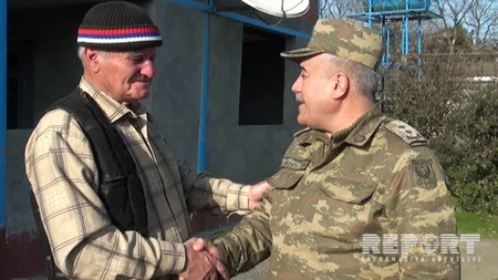 Aprel döyüşlərində şəhid olmuş və yaralanmış hərbçilərin ailələrinə bayram sovqatı aparılıb - FOTO