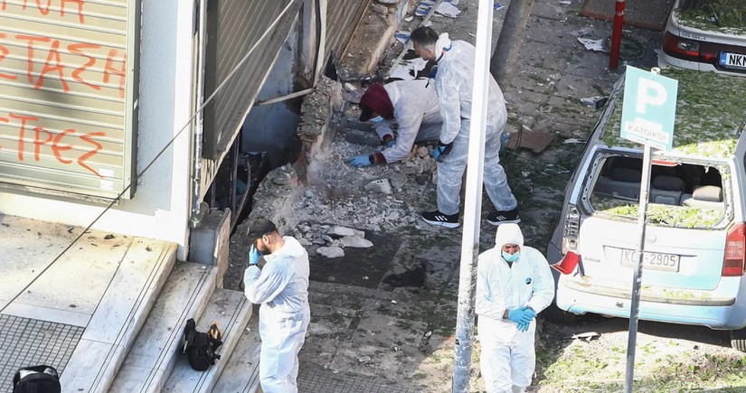Salonikidə yaşayış binasında güclü partlayış olub, xəsarət alanlar var